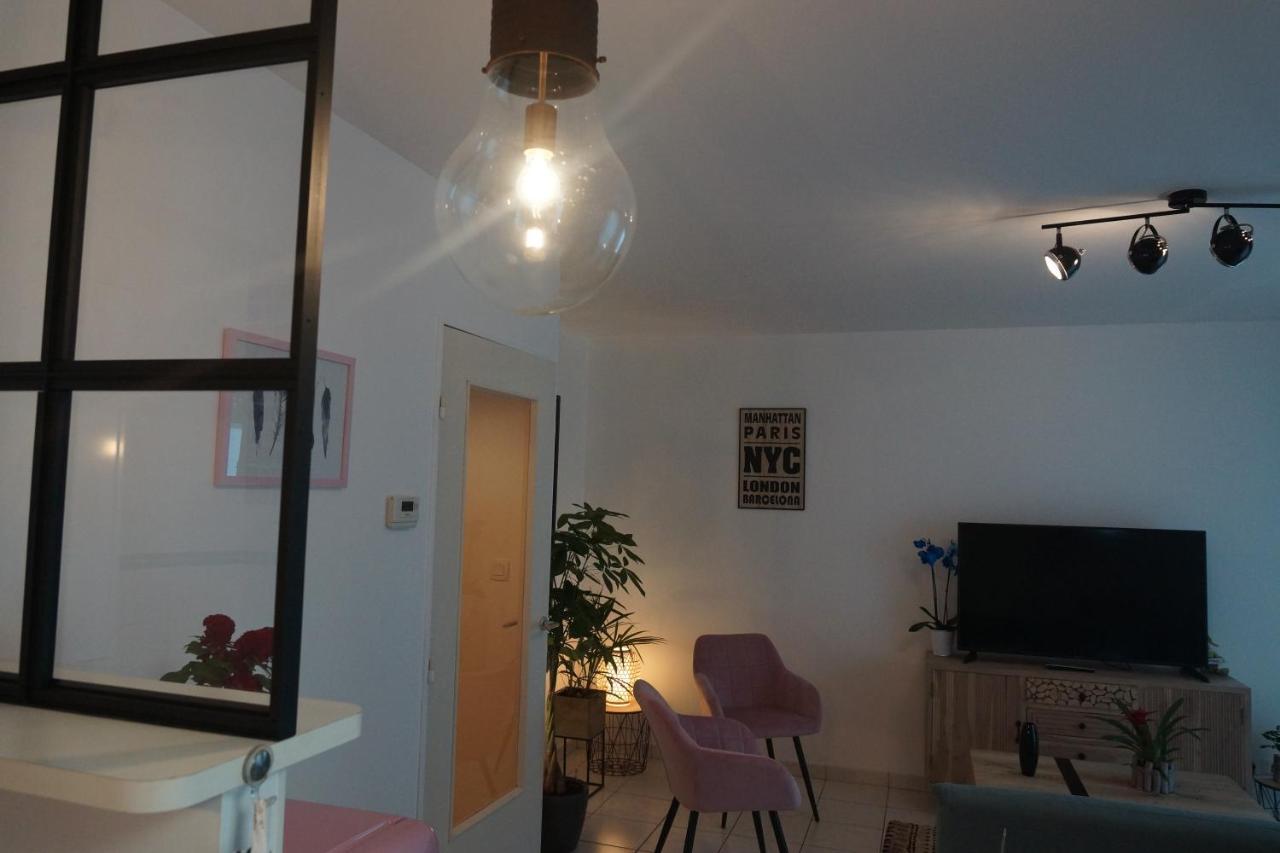 Le Pompidou T2 Pour 2 A 4 Pers Avec Parking Prive & Balcon Place Ney Angers Buitenkant foto